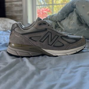 very lightly used 990 new balance